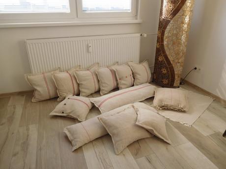 Vankúše menšie , vačšie, podlhovasté,, 