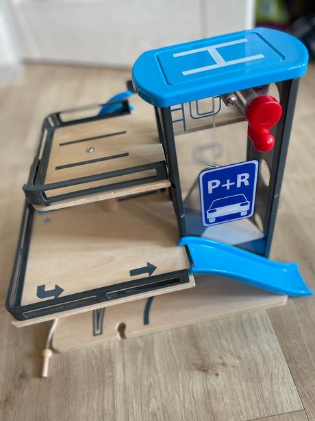 Poschodová garáž, 