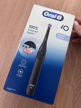 Elektrická zubná kefka oral-b,