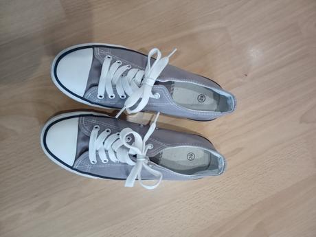 Plátené tenisky, 39