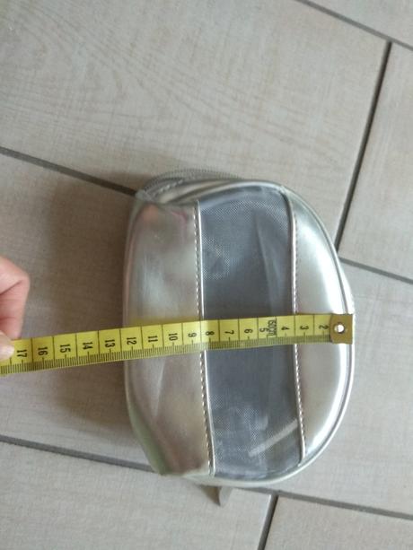 Strieborná kozmetická taštička,