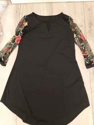 Šaty s výšivkou, l