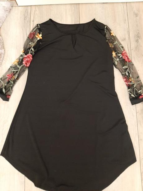 Šaty s výšivkou, l