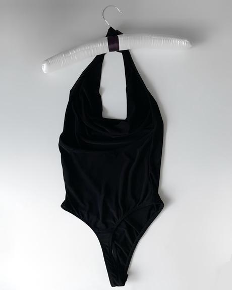 Halterneck body s padavým nariaseným výstrihom, bershka,xs