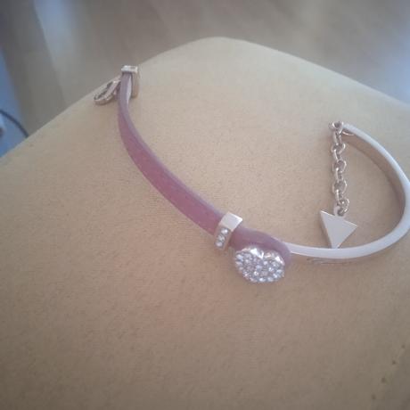 Krásny náramok, guess