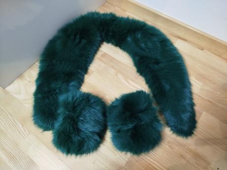 Golier a manžety kozusinove, 