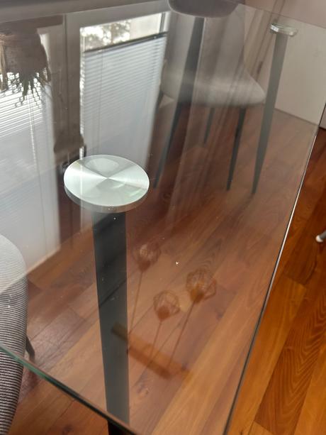 Sklenený jedálenský stôl, 