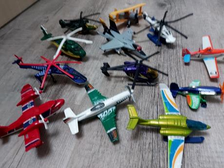 12 vrtuľníkov a lietadiel, 