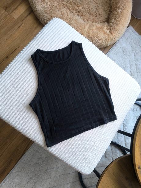 Čierny crop top, s