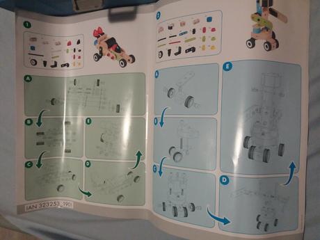 Chlapčenská drevenná stavebnica v kufríku,