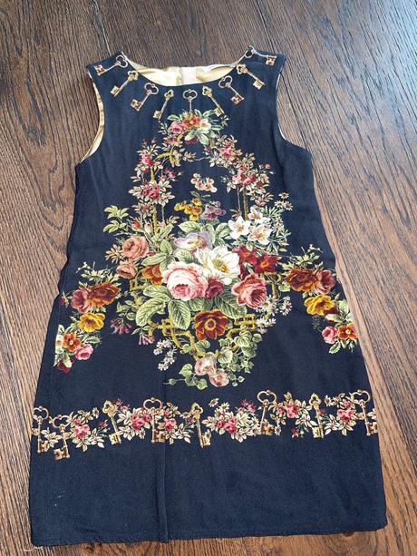 Dolce gabbana šaty, 104