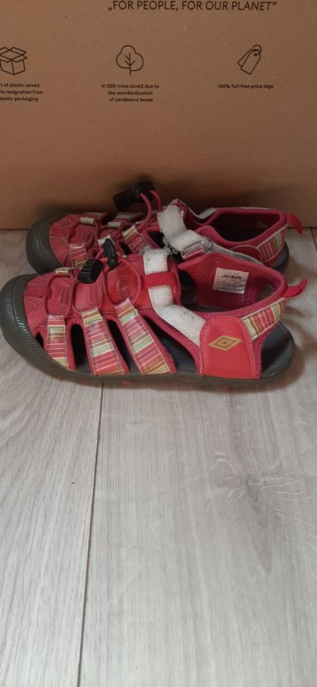 Sportove sandalky, umbro,33