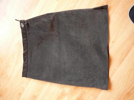 Pekna suknicka s jemnej mencestroviny, xs