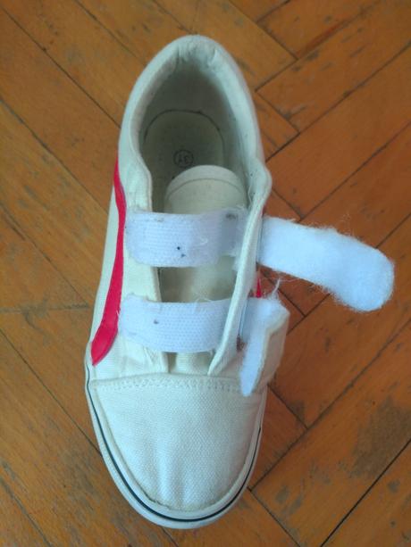 Biele platené tenisky, 31