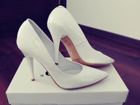 Biele lodičky lakované, 39