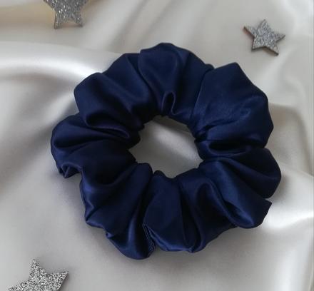 Saténová gumička do vlasov, scrunchie, tmavomodrá,