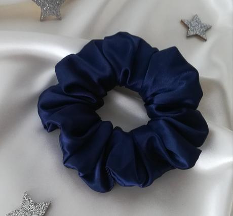 Saténová gumička do vlasov, scrunchie, tmavomodrá, 