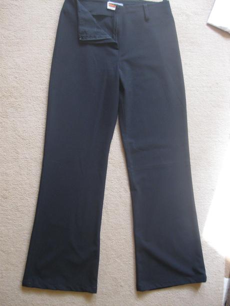 Čierne nohavice, 36