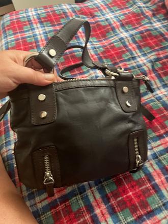 Versace versus kožená kabelka, versace