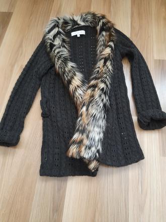 Sveter s cicou, 152, 152