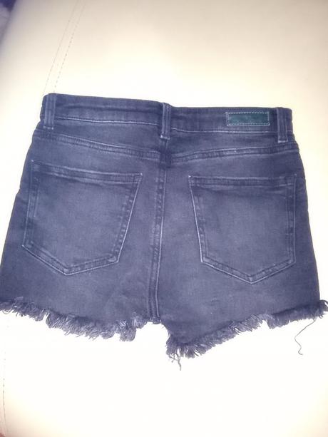 Ponúkam riflové kraťase, c&a,36