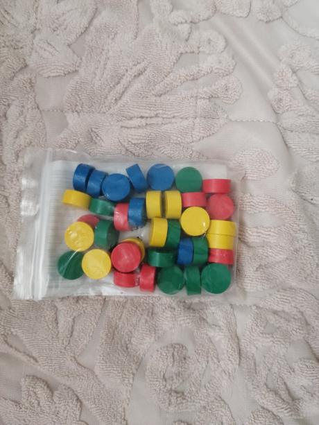 Montessori farebné žetóny na triedenie,