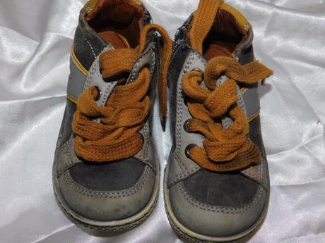 Kvalitne kožene topanky,na boku zips, bama,21