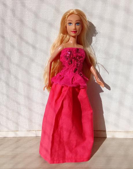 Bábika módna diva blondínka s dlhými vlasmi,