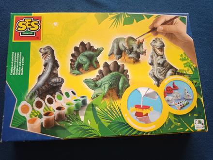 Ses creative odlievanie a maľovanie dinosauri,