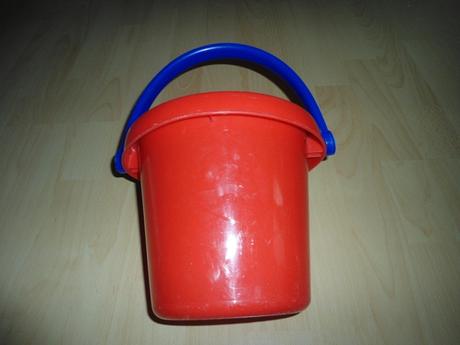 Cervene vedierko / kyblik, 