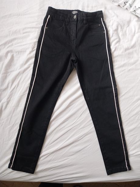 Cierne jegginsy, 134