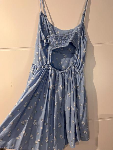 Overál s holym chrbtom, hollister,xs