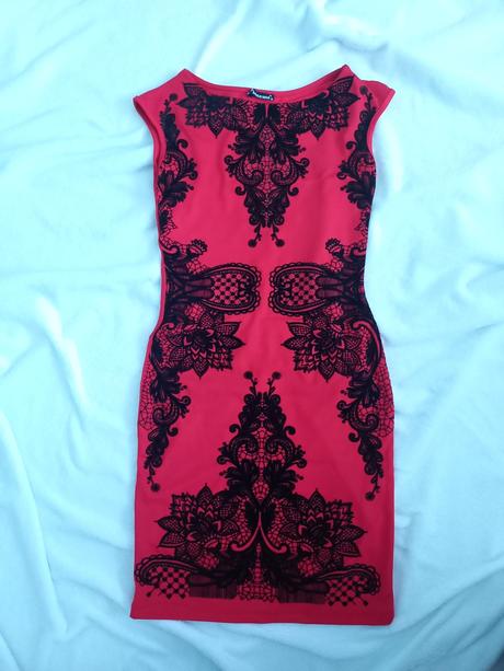 Červené spoločenské šaty, s