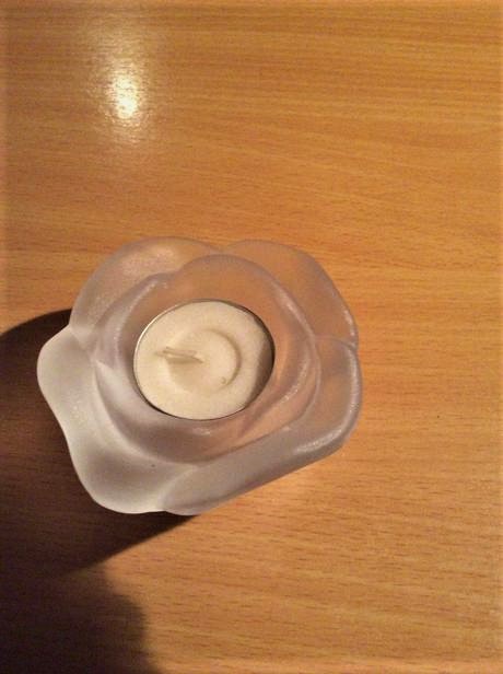 Svietnik z ľadového skla, 