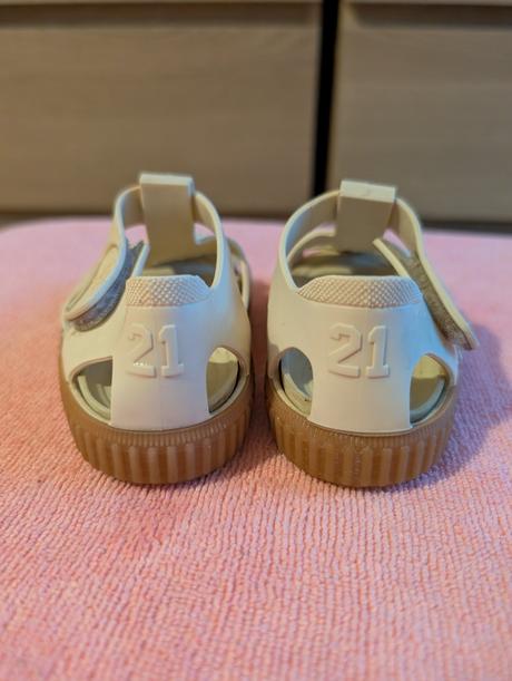 Igor sandálky, 21