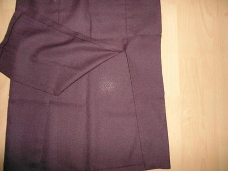 Tmavo-bordova sukna, s