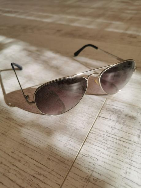 Slnečné okuliare, gate