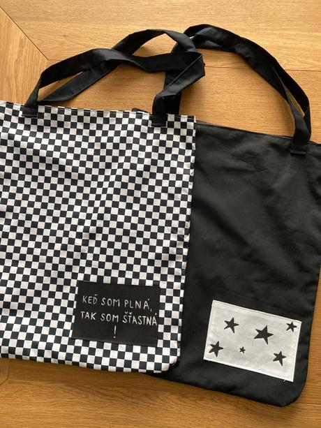 Taška s nápisom, 