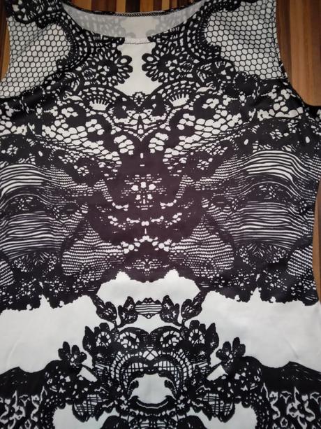 Zaujímavé šaty, m