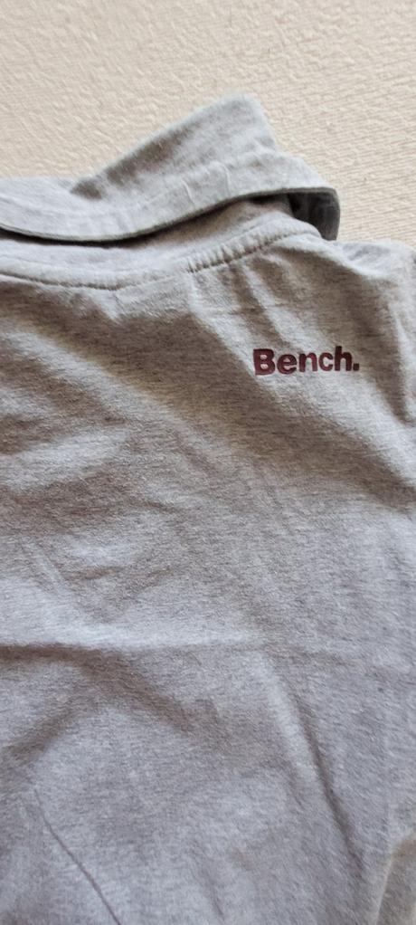 Šedé tričko, bench,140