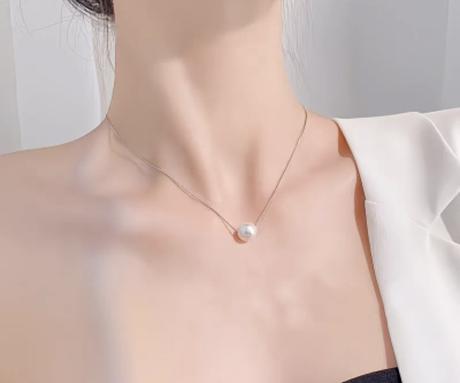 Jemný elegantný náhrdelník s umelou perlou, 