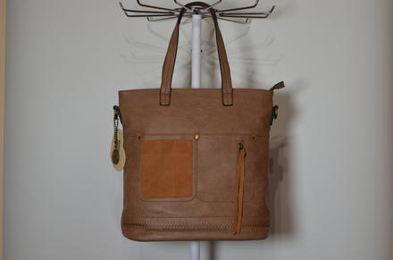 Bledohnedá kabelka, 