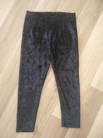 Zamatové legíny, 104