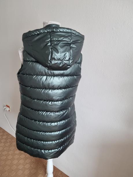 Zelená metalická prešívaná vesta veľ. s, s