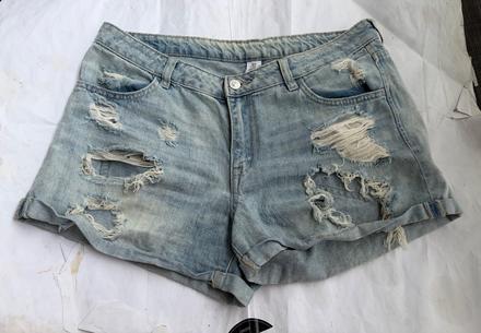 Hm trhane dzinsove kratase sortky, h&m,40