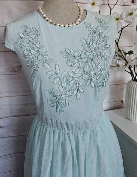 Krásne tylové šaty, 38