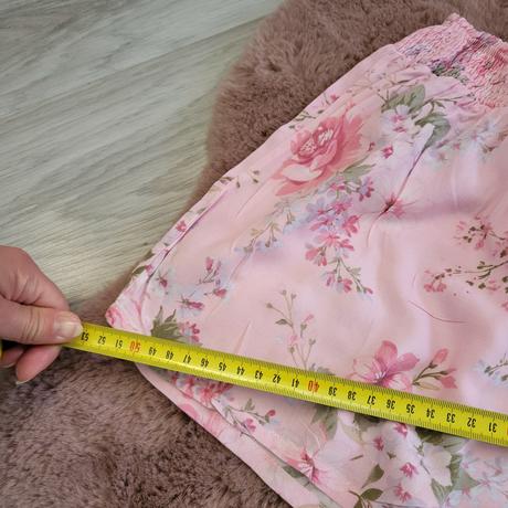 S sortky kvetovane, s