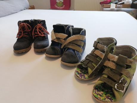 Darujem pár kúskov chlepčenského oblečenia+topánky, h&m,98