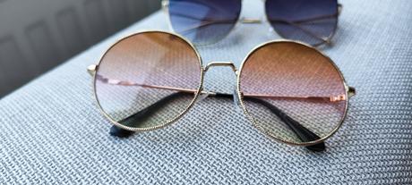 Dvoje slnečné okuliare, 