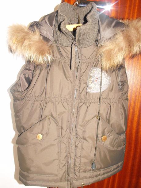 Krátka zateplená vesta s  kapucňou, xs